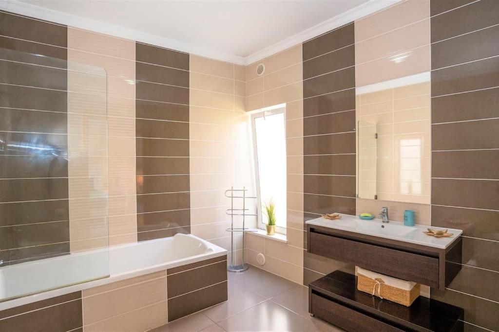 Luxuryvilla With Private Heated Pool And Spa 7P Quarteira Extérieur photo